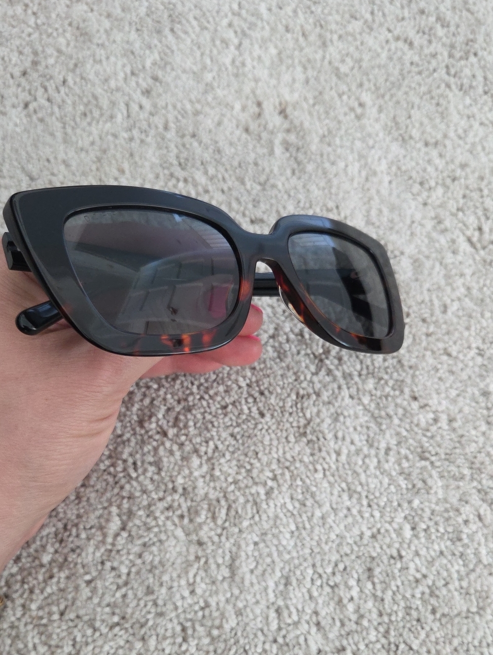Diff Oversized Cat-Eye Tortoiseshell Sunglasses EUC - Picture 7 of 9